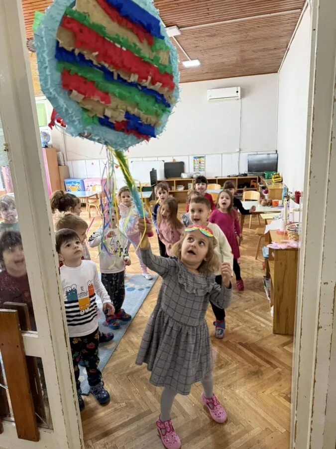 Шарената пињата