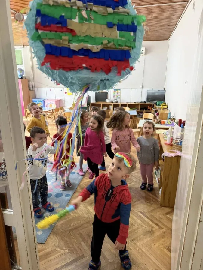 Шарената пињата