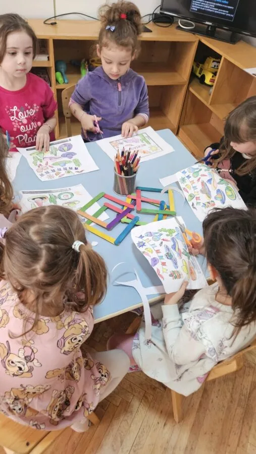 Шарената пињата